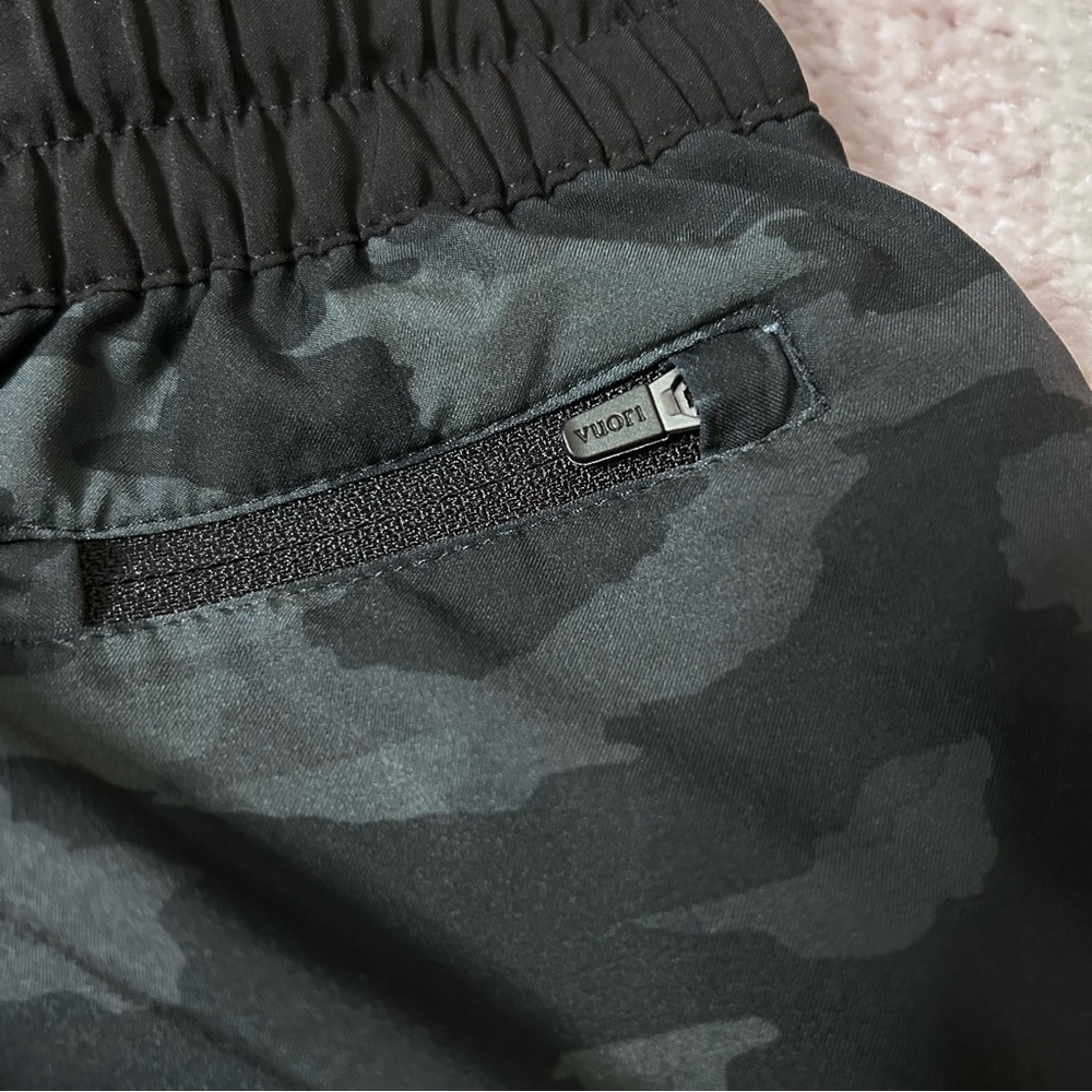 Vuori Clementine Camo Shorts Size XS Running Athletic Shorts Activewear - Picture 3 of 8